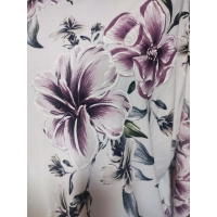 Biała bluzka z rękawem kimono - wiosenne fioletowe kwiaty